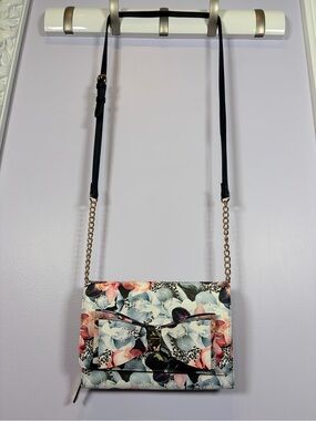 Betsey Johnson Chic Dani Floral Bow Crossbody Bag in Multi-Color